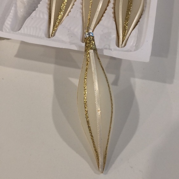 Hand decorated vintage icicle Christmas  tree ornaments set (4) gold with ribbon - Picture 3 of 6